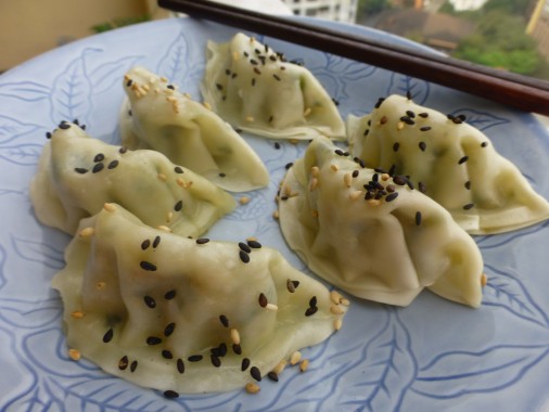 春节包饺子
